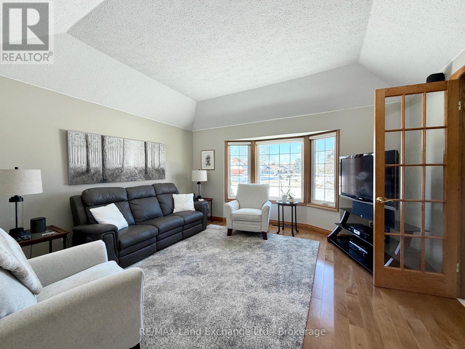 375 Stafford Street, Saugeen Shores, Ontario N0H 2C1 - Photo 4 - X12837844