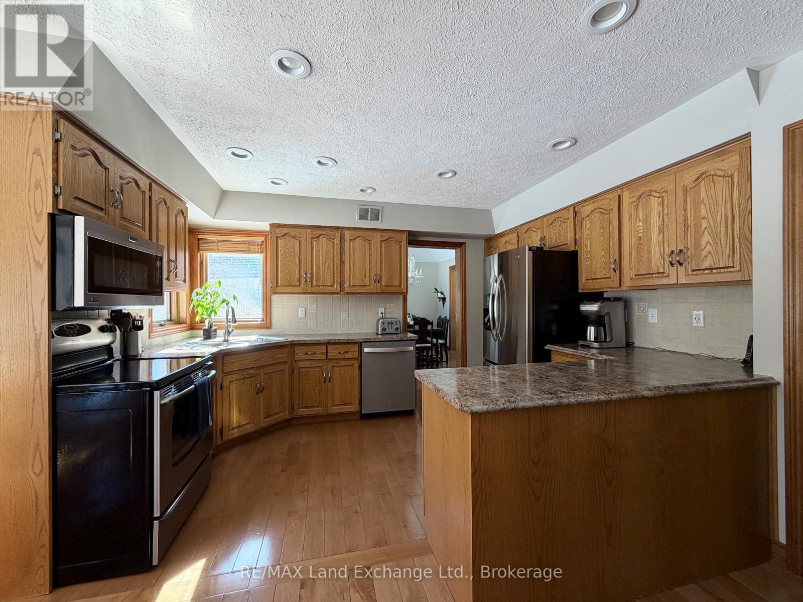 375 Stafford Street, Saugeen Shores, Ontario N0H 2C1 - Photo 5 - X12837844