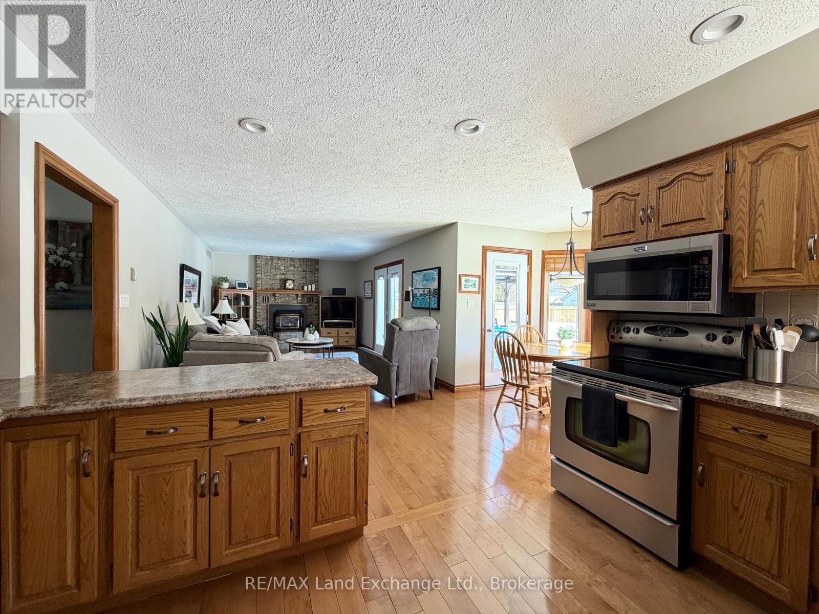 375 Stafford Street, Saugeen Shores, Ontario N0H 2C1 - Photo 7 - X12837844