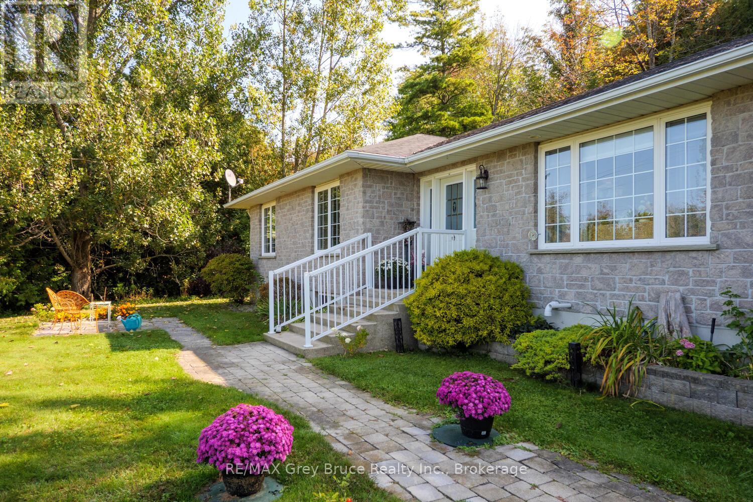 501204 Grey Road 1, Georgian Bluffs, Ontario N0H 2T0 - Photo 3 - X12844972