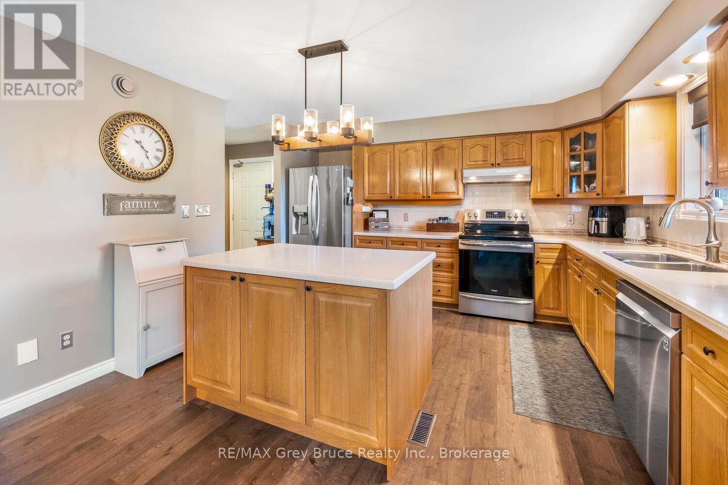 501204 Grey Road 1, Georgian Bluffs, Ontario N0H 2T0 - Photo 7 - X12844972