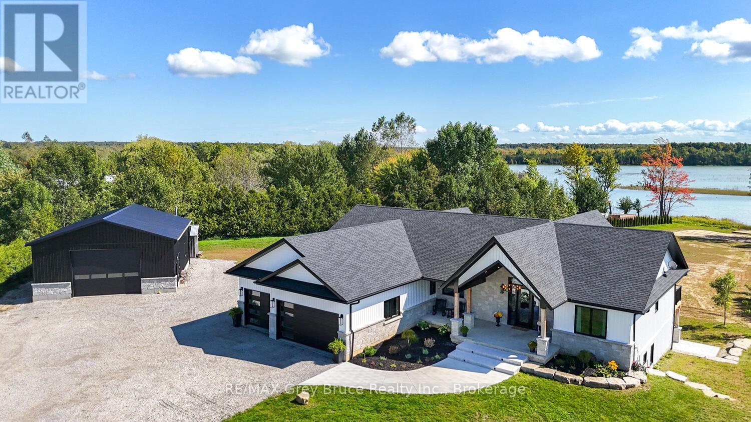 117 Almur Drive, Georgian Bluffs, Ontario N0H 2T0 - Photo 1 - X12845090