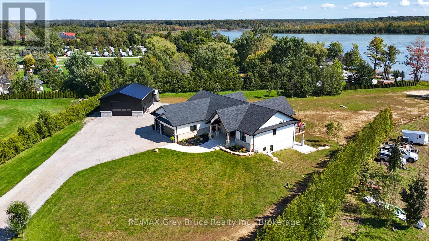 117 Almur Drive, Georgian Bluffs, Ontario N0H 2T0 - Photo 2 - X12845090
