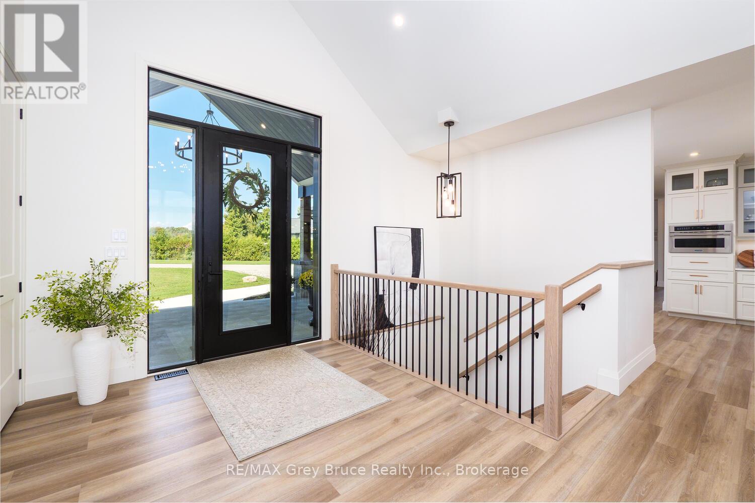 117 Almur Drive, Georgian Bluffs, Ontario N0H 2T0 - Photo 4 - X12845090