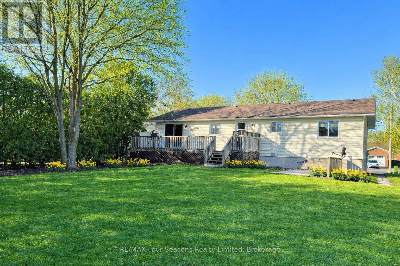 317 Bricker Street, Saugeen Shores, Ontario N0H 2C1 - Photo 2 - X12847768