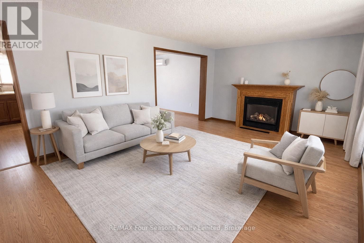 317 Bricker Street, Saugeen Shores, Ontario N0H 2C1 - Photo 4 - X12847768