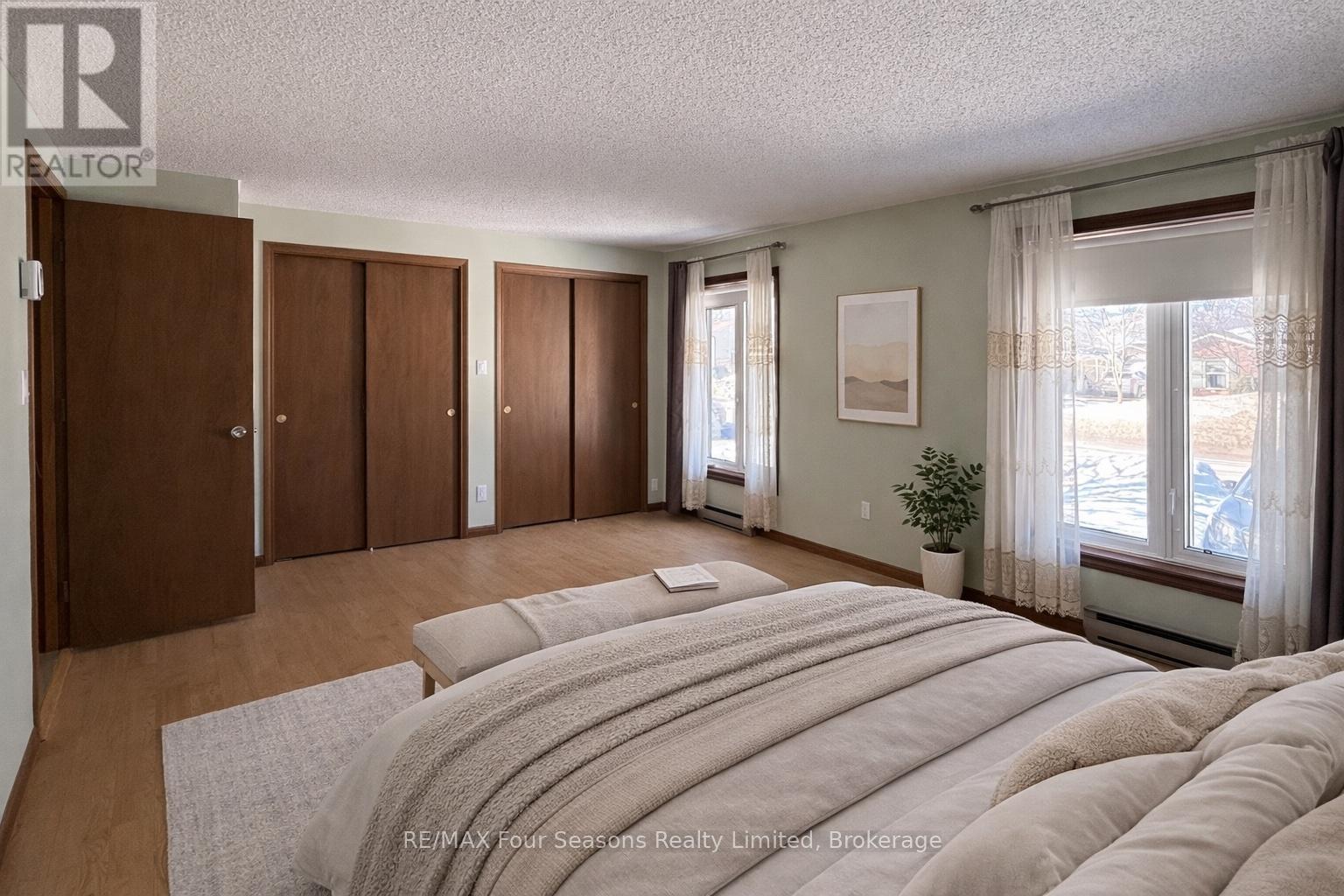 317 Bricker Street, Saugeen Shores, Ontario N0H 2C1 - Photo 8 - X12847768