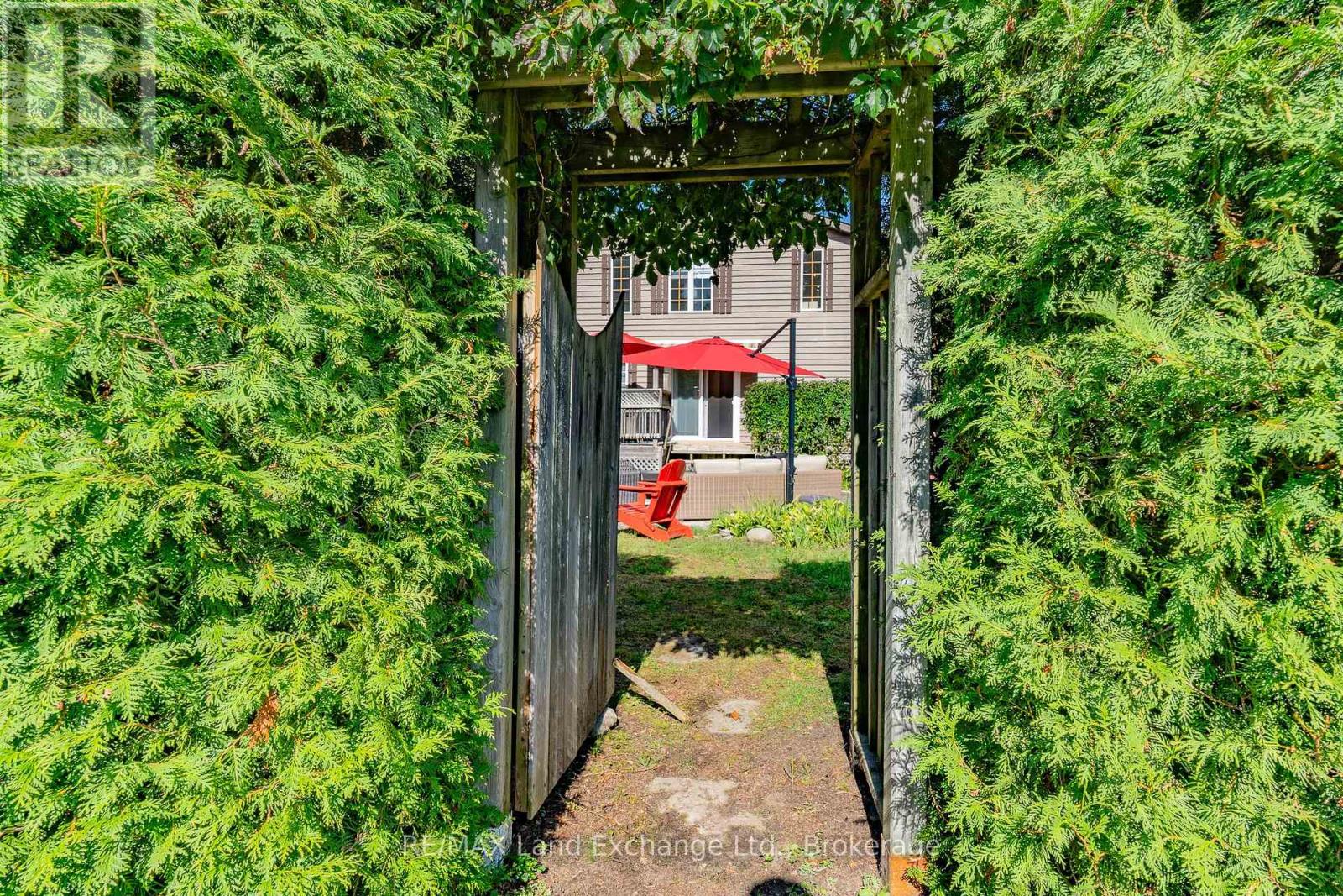 215 Island Street, Saugeen Shores, Ontario N0H 2L0 - Photo 9 - X12848256