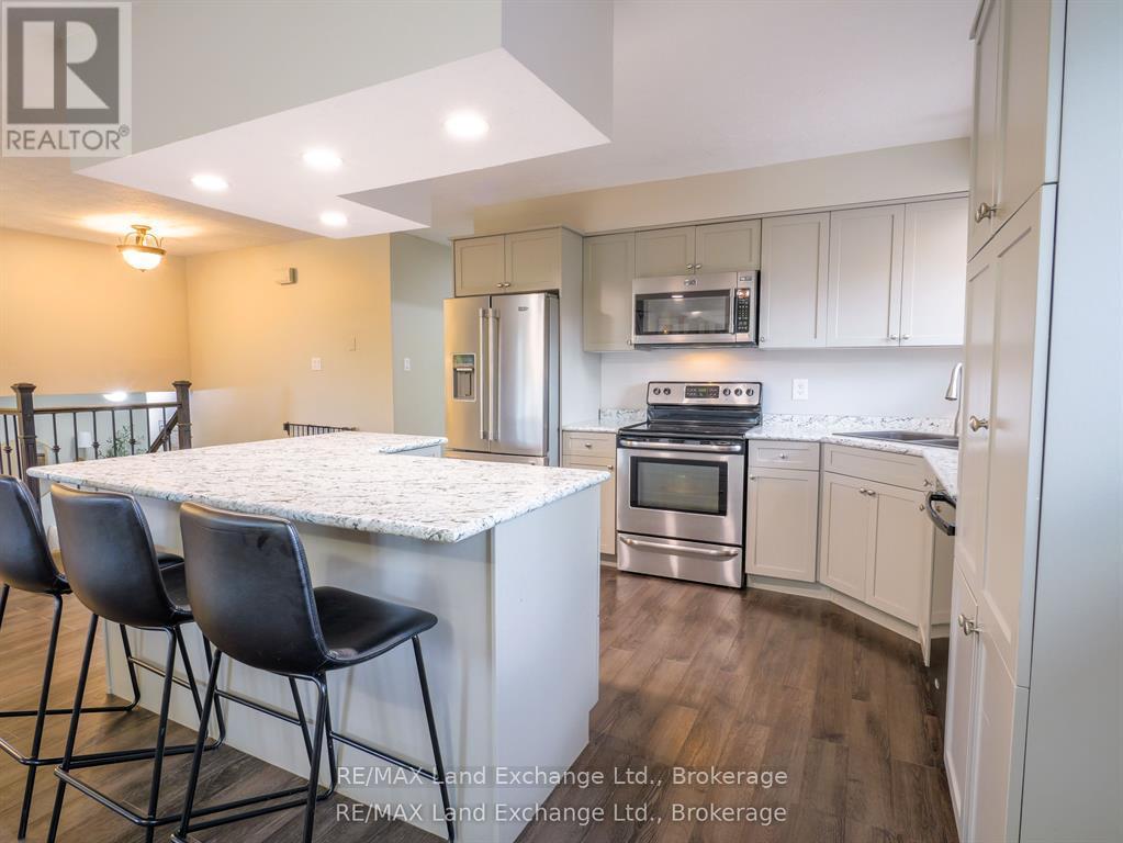 829 Highland Street, Saugeen Shores, Ontario N0H 2C2 - Photo 8 - X12850380