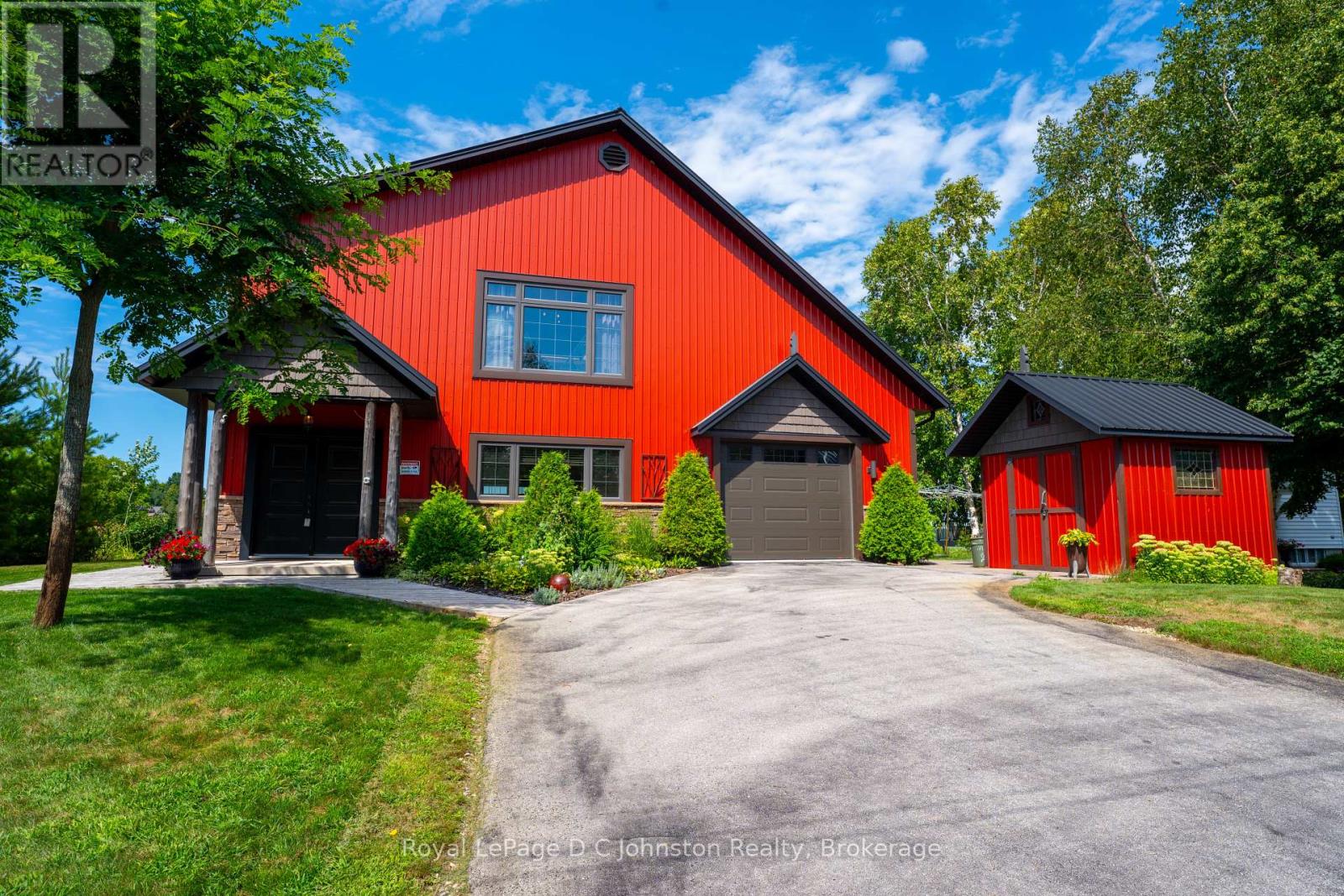 11 Lake Drive, South Bruce Peninsula, Ontario N0H 1A0 - Photo 3 - X12850818