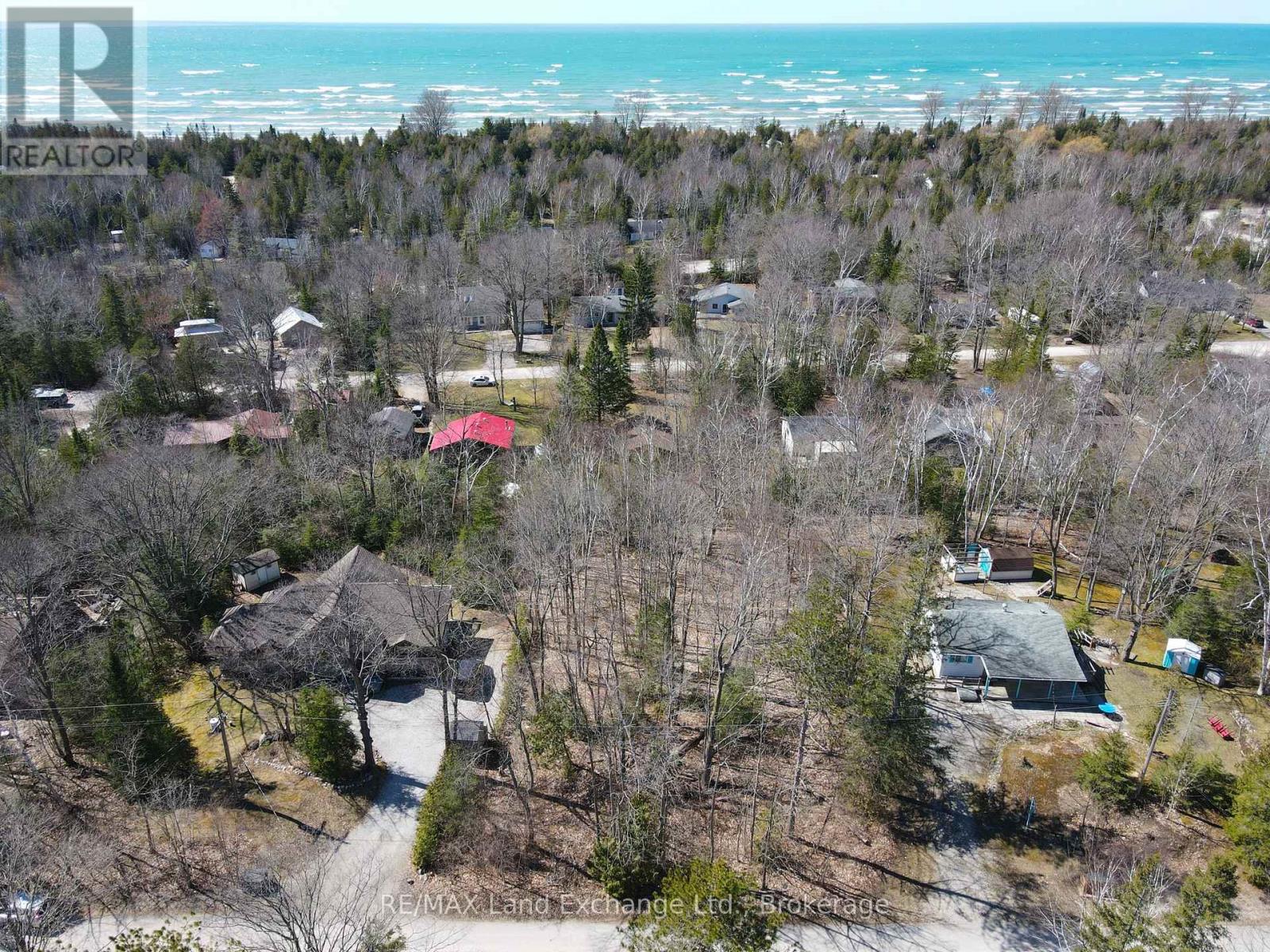 83 Silver Lake Crescent, South Bruce Peninsula, Ontario N0H 2G0 - Photo 4 - X12860084