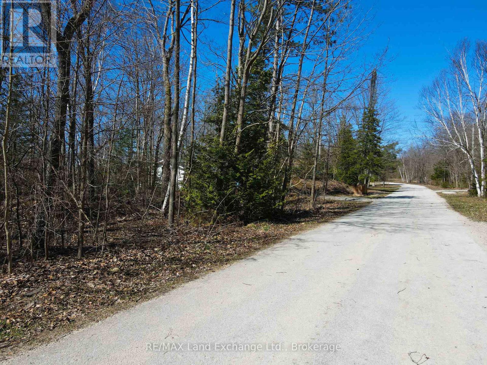 83 Silver Lake Crescent, South Bruce Peninsula, Ontario N0H 2G0 - Photo 8 - X12860084