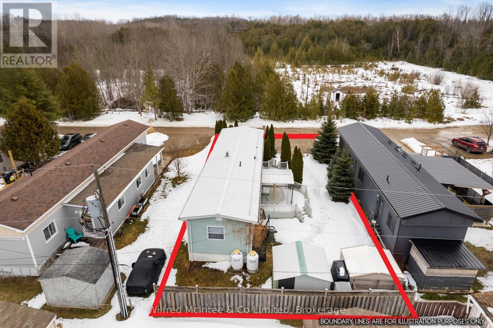 70 Applewood Boulevard, Kincardine, Ontario N0H 2T0 - Photo 3 - X12868156