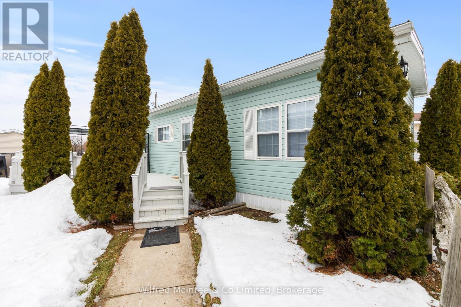 70 Applewood Boulevard, Kincardine, Ontario N0H 2T0 - Photo 9 - X12868156