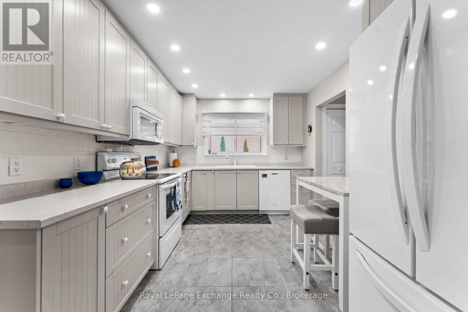 586 Mill Creek Road, Saugeen Shores, Ontario N0H 2C4 - Photo 4 - X12871344