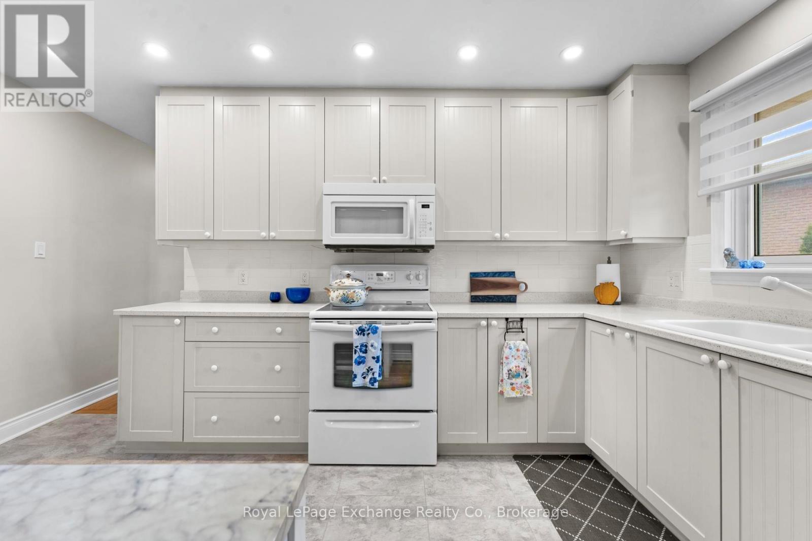 586 Mill Creek Road, Saugeen Shores, Ontario N0H 2C4 - Photo 5 - X12871344