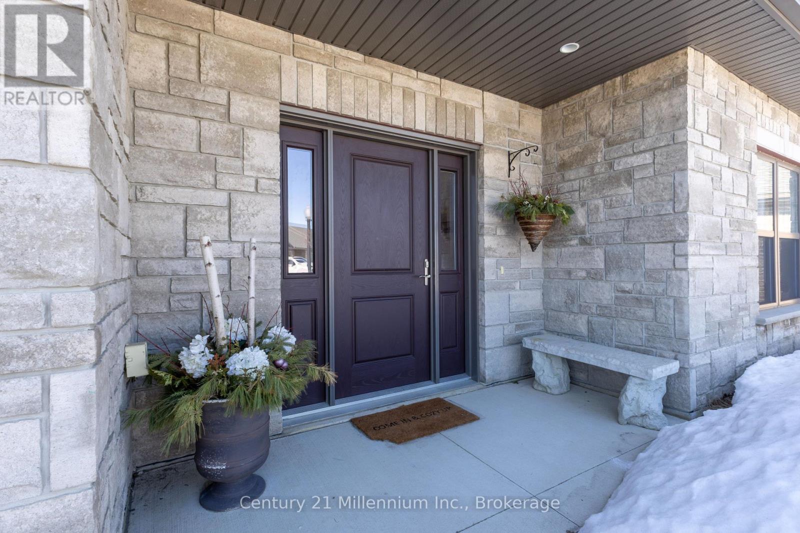 11 - 1050 Waterloo Street, Saugeen Shores, Ontario N0H 2C3 - Photo 2 - X12872122