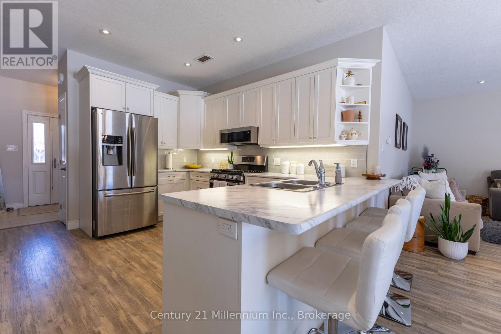 11 - 1050 Waterloo Street, Saugeen Shores, Ontario N0H 2C3 - Photo 7 - X12872122