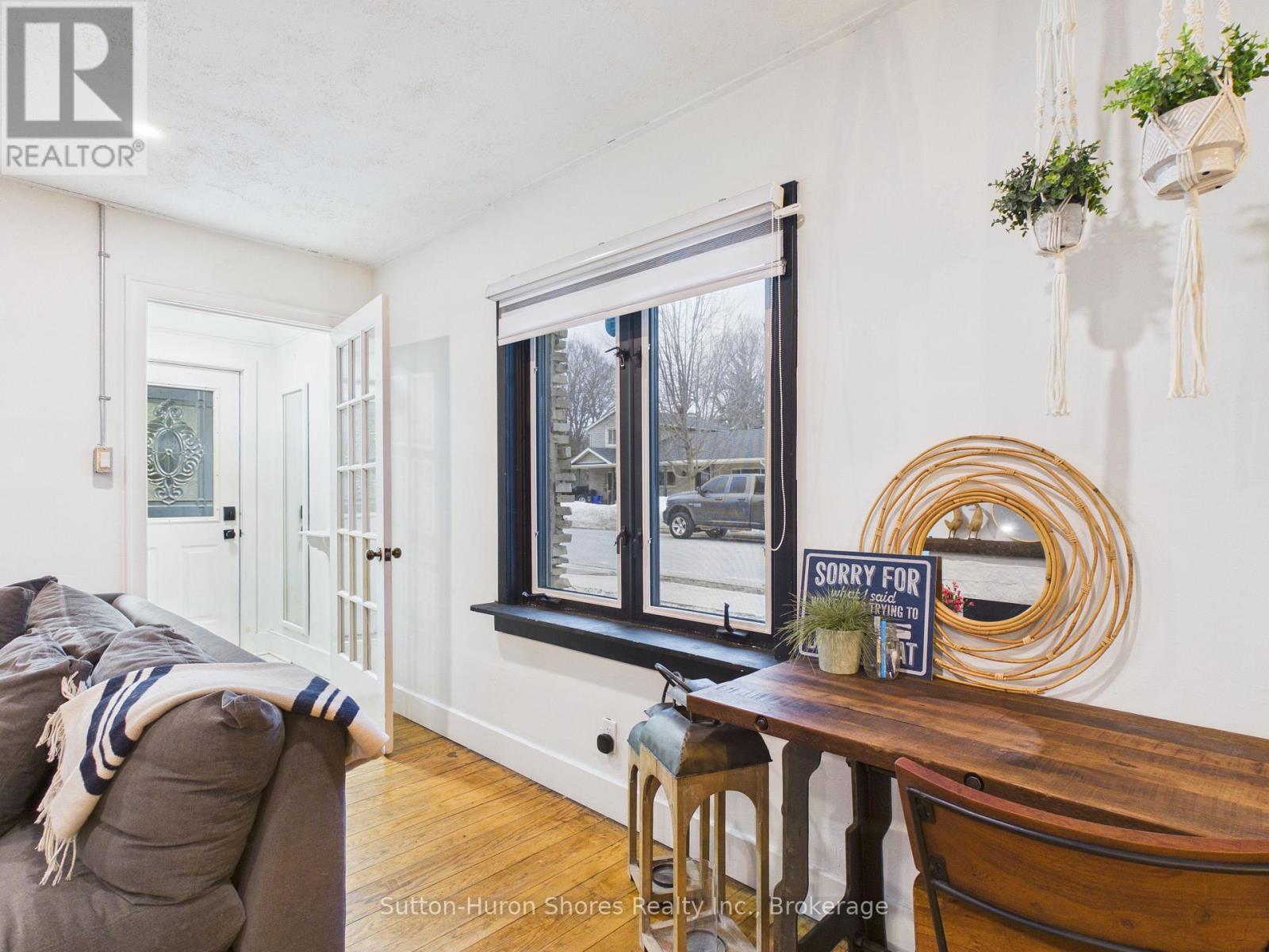 669 Louis Street, Saugeen Shores, Ontario N0H 2C4 - Photo 6 - X12874376