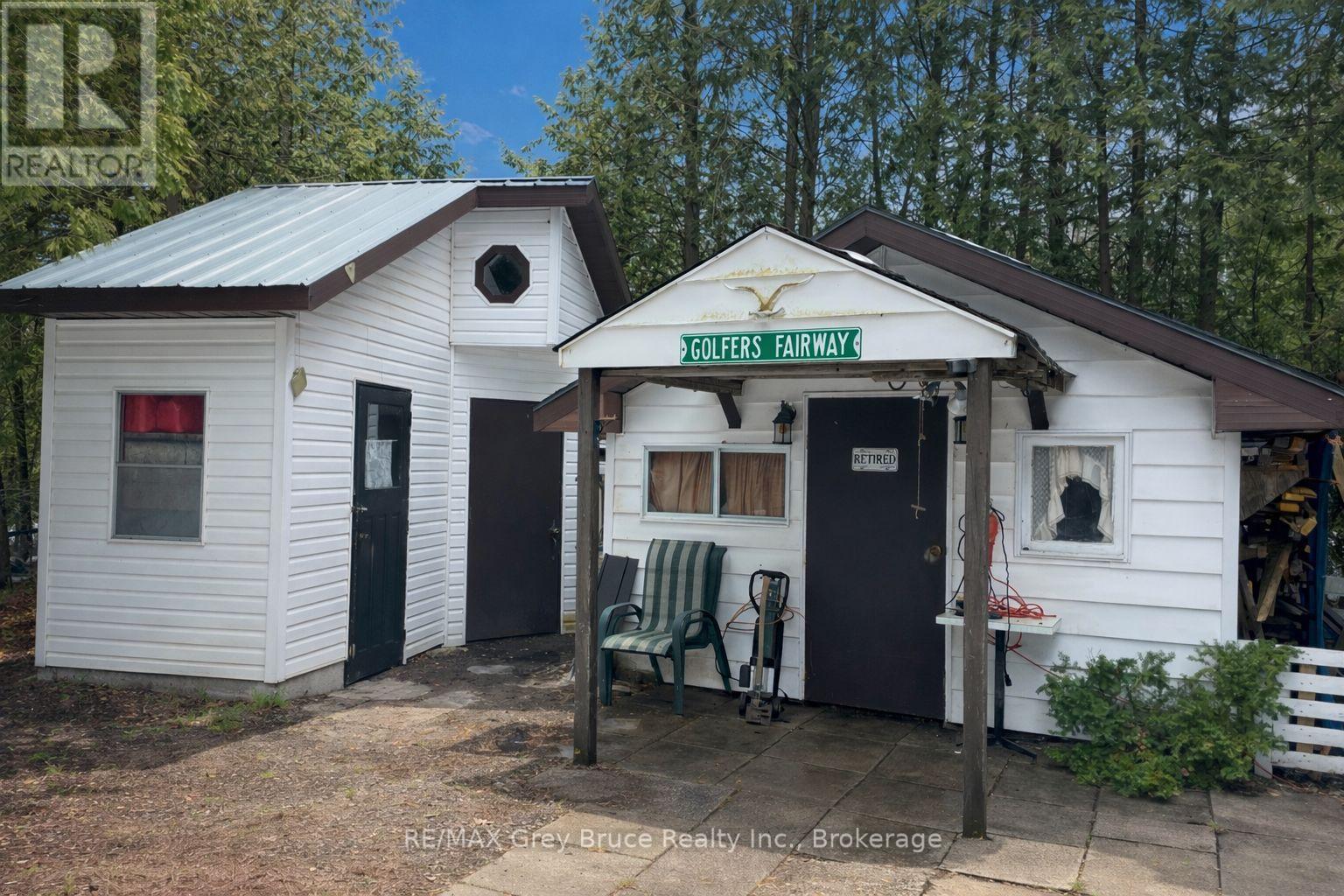 807 3rd Avenue S, South Bruce Peninsula, Ontario N0H 2G0 - Photo 5 - X12874870