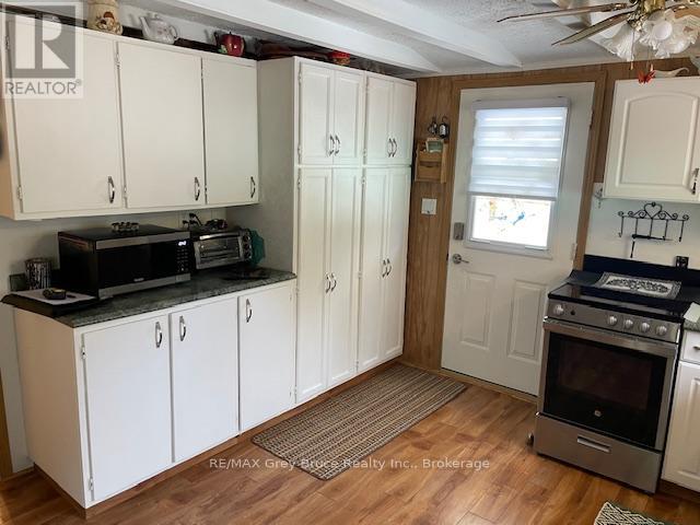 807 3rd Avenue S, South Bruce Peninsula, Ontario N0H 2G0 - Photo 9 - X12874870