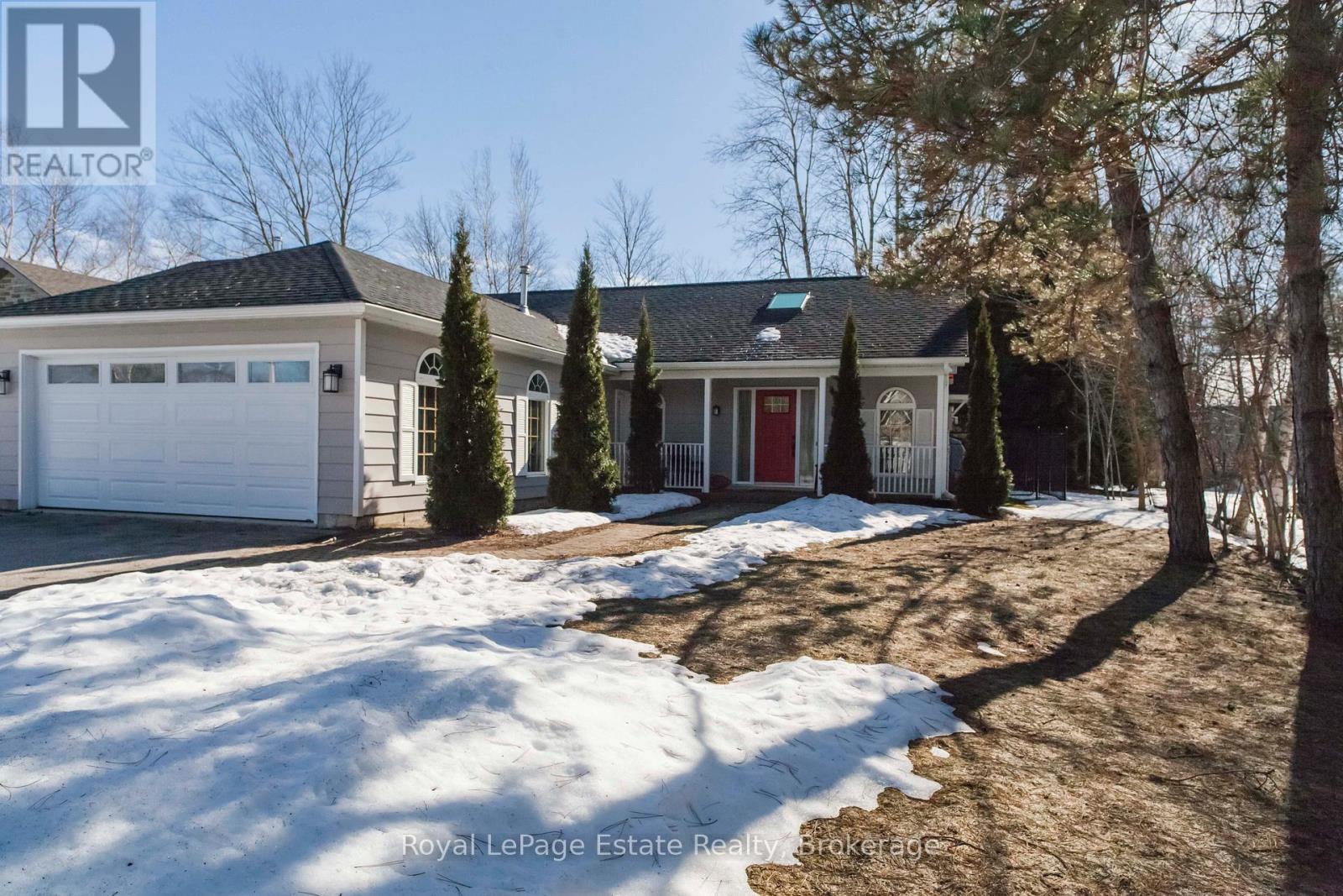 357 Tyendinaga Drive, Saugeen Shores, Ontario N0H 2L0 - Photo 1 - X12877806