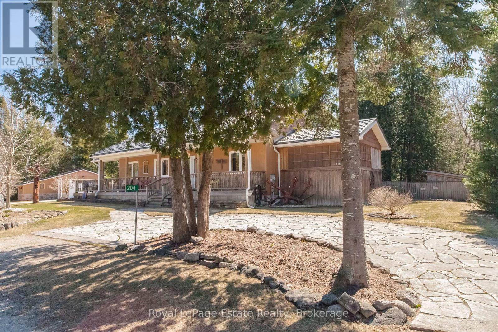 204 Seventh Street N, South Bruce Peninsula, Ontario N0H 2G0 - Photo 1 - X12877866