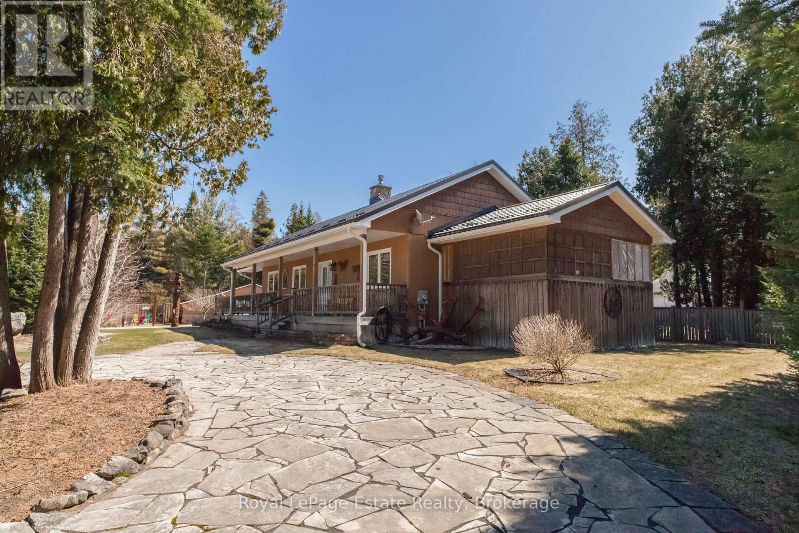 204 Seventh Street N, South Bruce Peninsula, Ontario N0H 2G0 - Photo 2 - X12877866