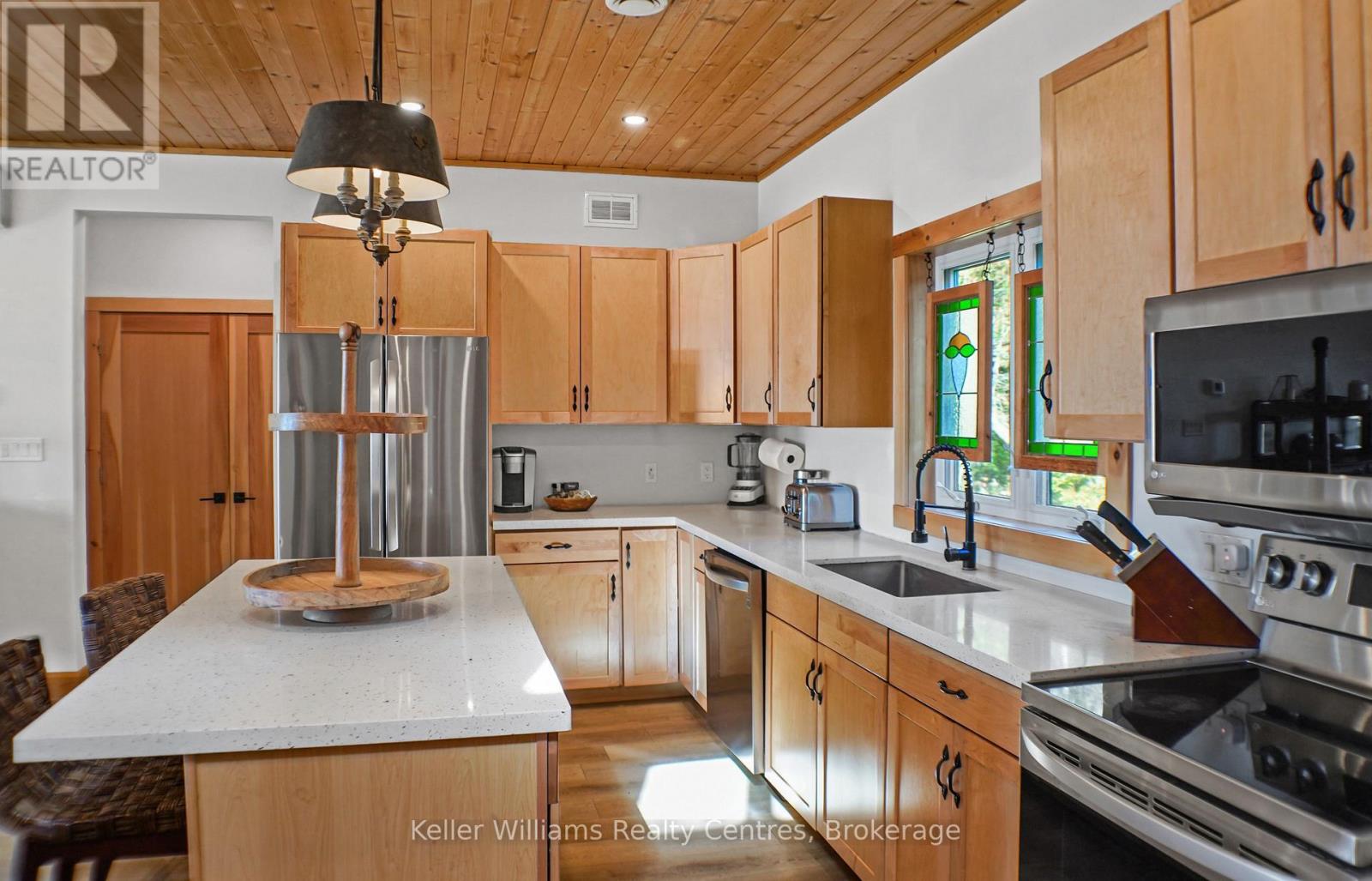 315 Shoreline Avenue, South Bruce Peninsula, Ontario N0H 2T0 - Photo 7 - X12896078