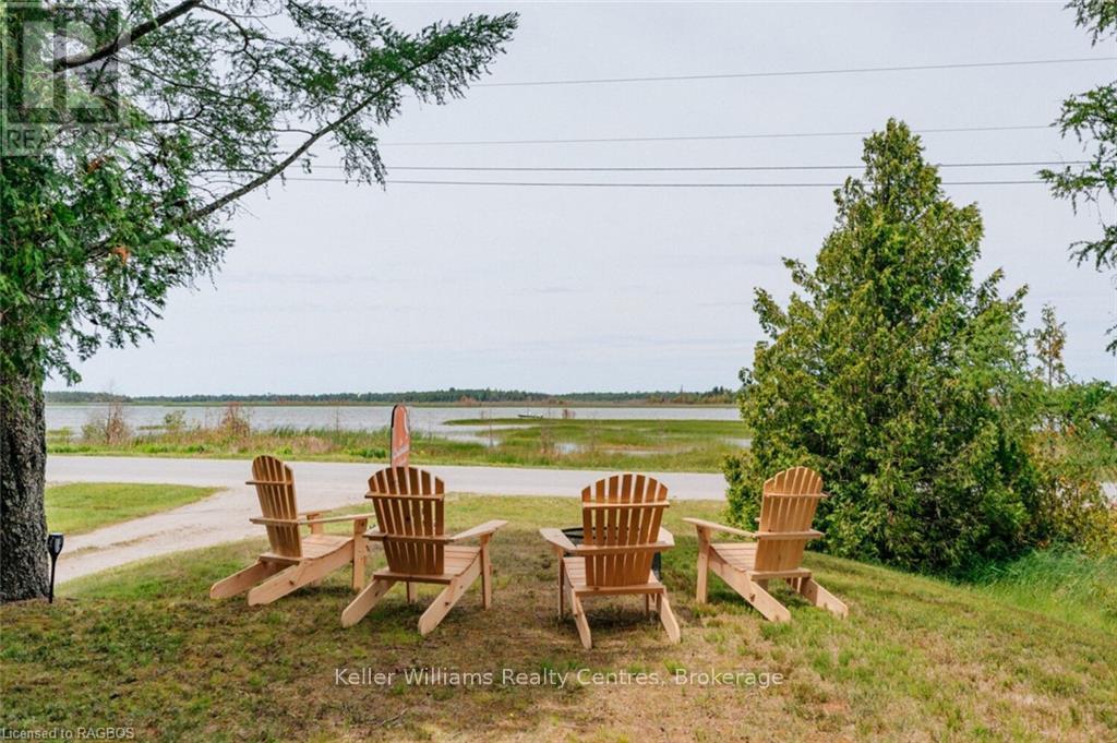 77 Shoreline Avenue, South Bruce Peninsula, Ontario N0H 2T0 - Photo 8 - X12901538