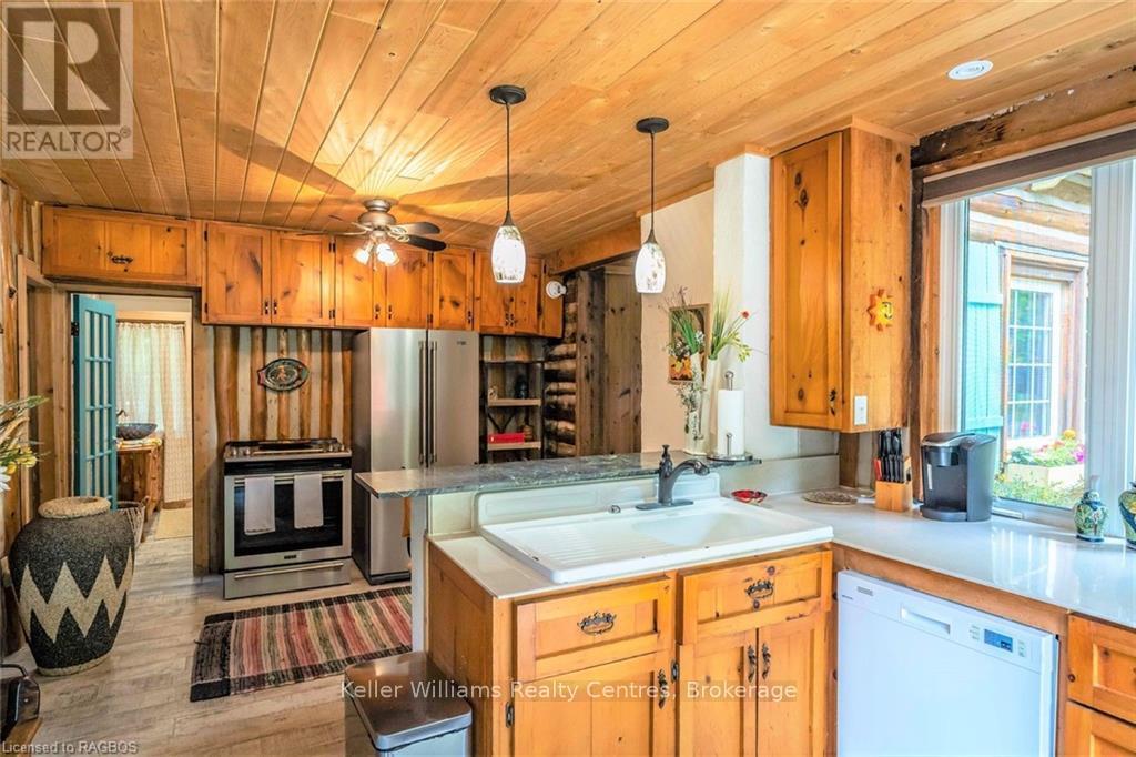 31 Montrose Street, South Bruce Peninsula, Ontario N0H 2T0 - Photo 9 - X12901562