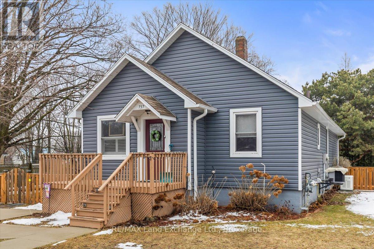 737 Green Street, Saugeen Shores, Ontario N0H 2C4 - Photo 2 - X12907278