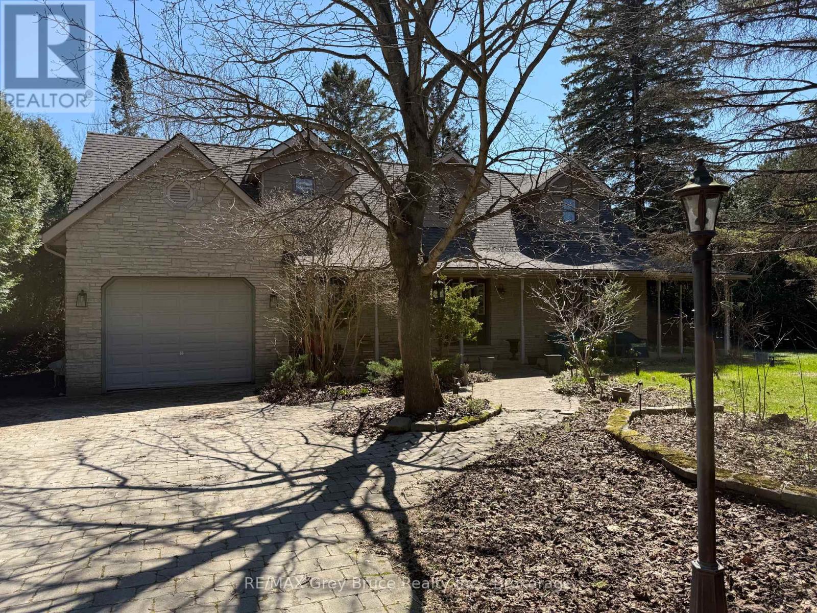 6 Kirkland Place, South Bruce Peninsula, Ontario N0H 2G0 - Photo 1 - X12909674