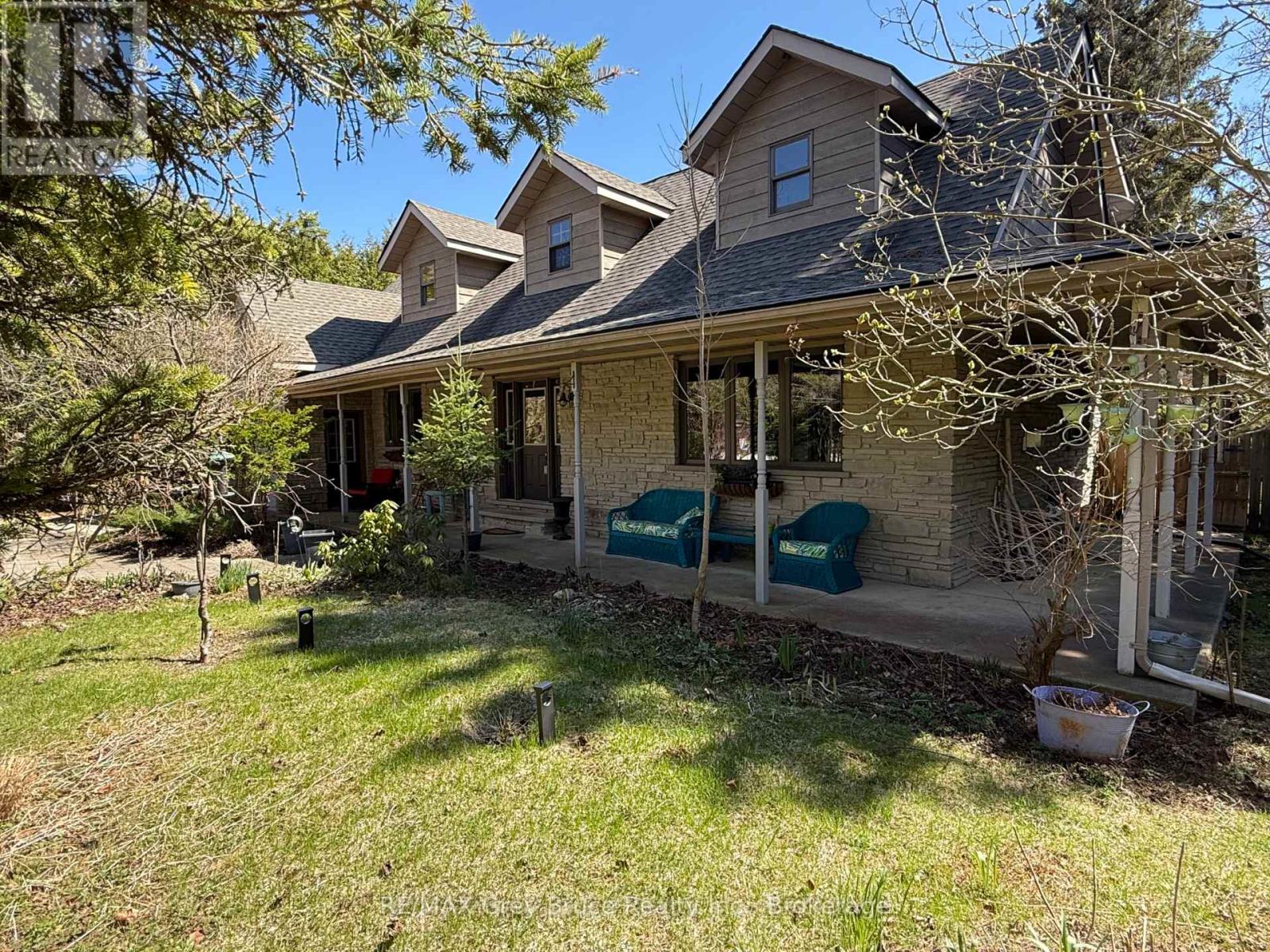 6 Kirkland Place, South Bruce Peninsula, Ontario N0H 2G0 - Photo 2 - X12909674