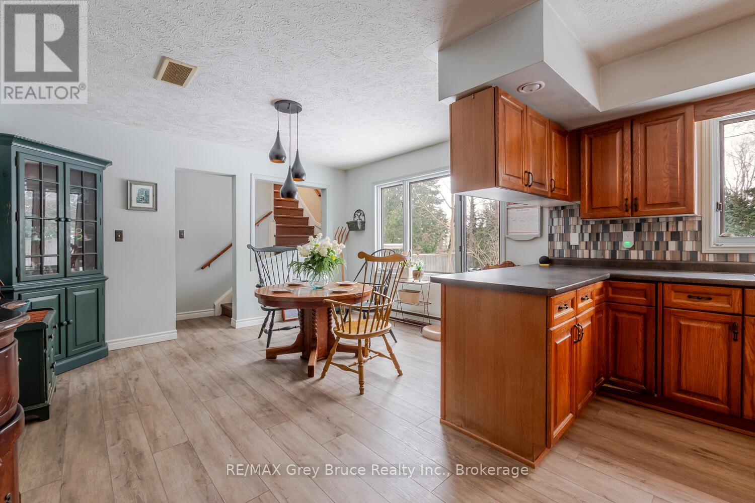 6 Kirkland Place, South Bruce Peninsula, Ontario N0H 2G0 - Photo 5 - X12909674