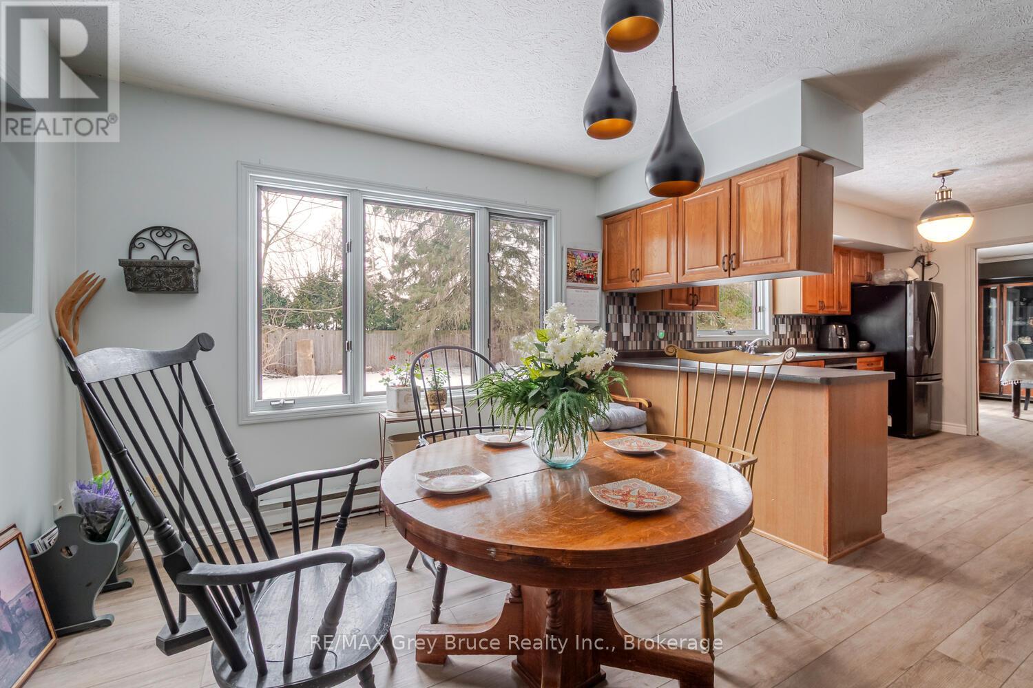 6 Kirkland Place, South Bruce Peninsula, Ontario N0H 2G0 - Photo 7 - X12909674