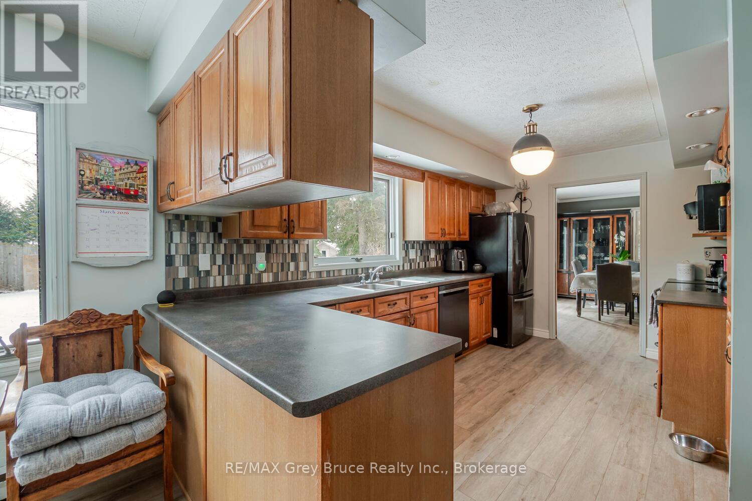 6 Kirkland Place, South Bruce Peninsula, Ontario N0H 2G0 - Photo 8 - X12909674