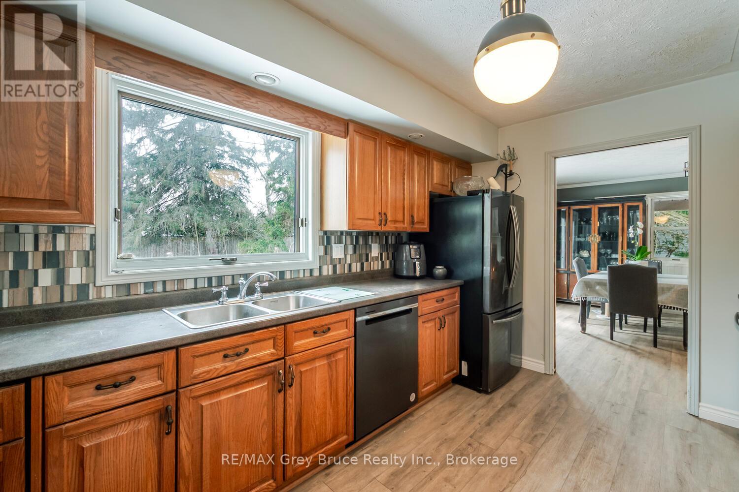 6 Kirkland Place, South Bruce Peninsula, Ontario N0H 2G0 - Photo 9 - X12909674