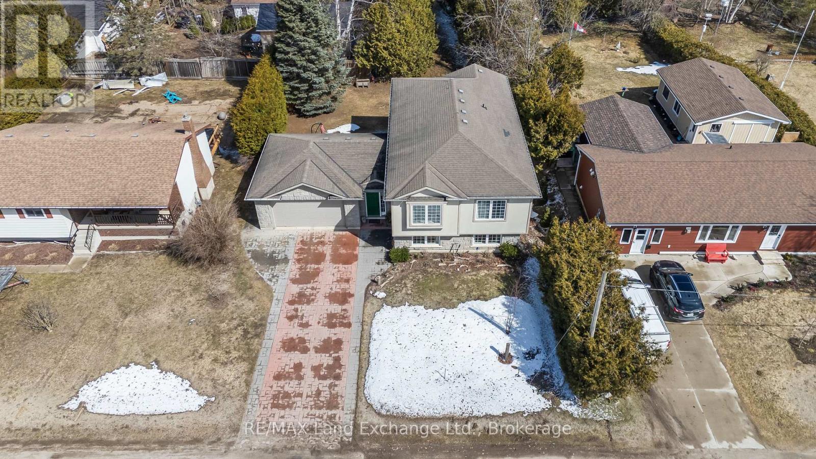 344 Lansdowne Street, Saugeen Shores, Ontario N0H 2L0 - Photo 4 - X12916904