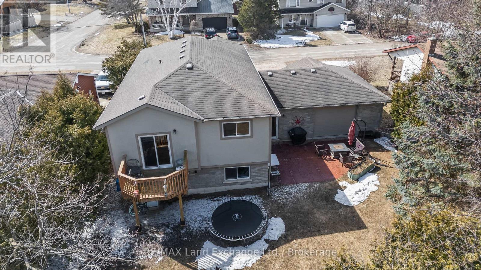 344 Lansdowne Street, Saugeen Shores, Ontario N0H 2L0 - Photo 6 - X12916904