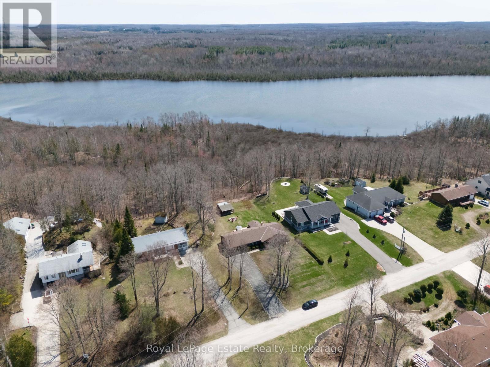 90 Carson Lake Crescent, South Bruce Peninsula, Ontario N0H 2G0 - Photo 2 - X12921006