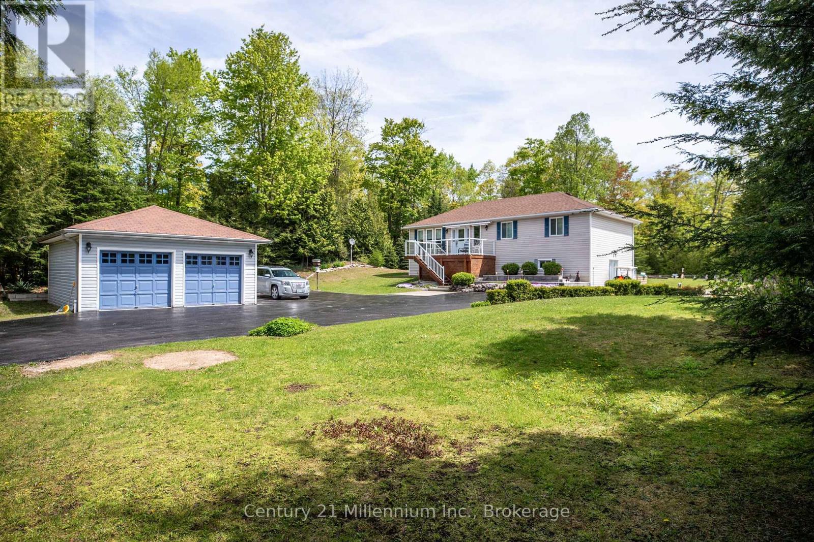31 Hemlock Road, South Bruce Peninsula, Ontario N0H 2T0 - Photo 3 - X12923280