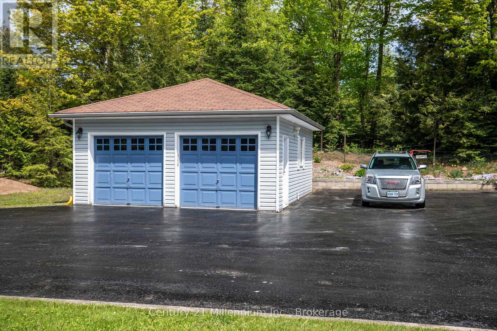 31 Hemlock Road, South Bruce Peninsula, Ontario N0H 2T0 - Photo 5 - X12923280
