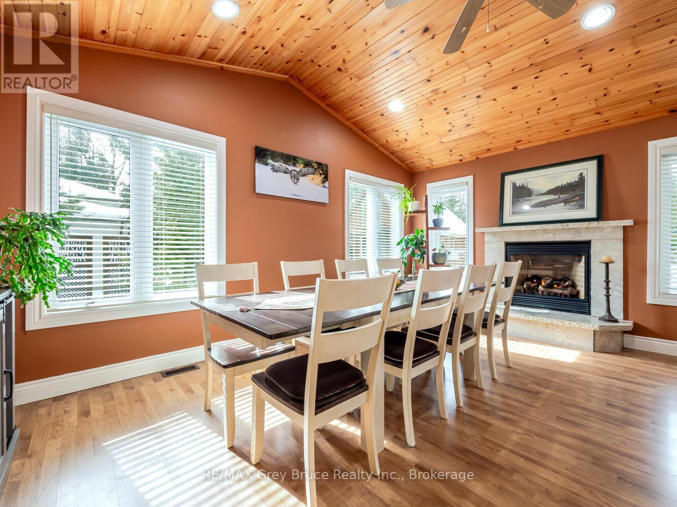 612 York Avenue, South Bruce Peninsula, Ontario N0H 2G0 - Photo 9 - X12926512