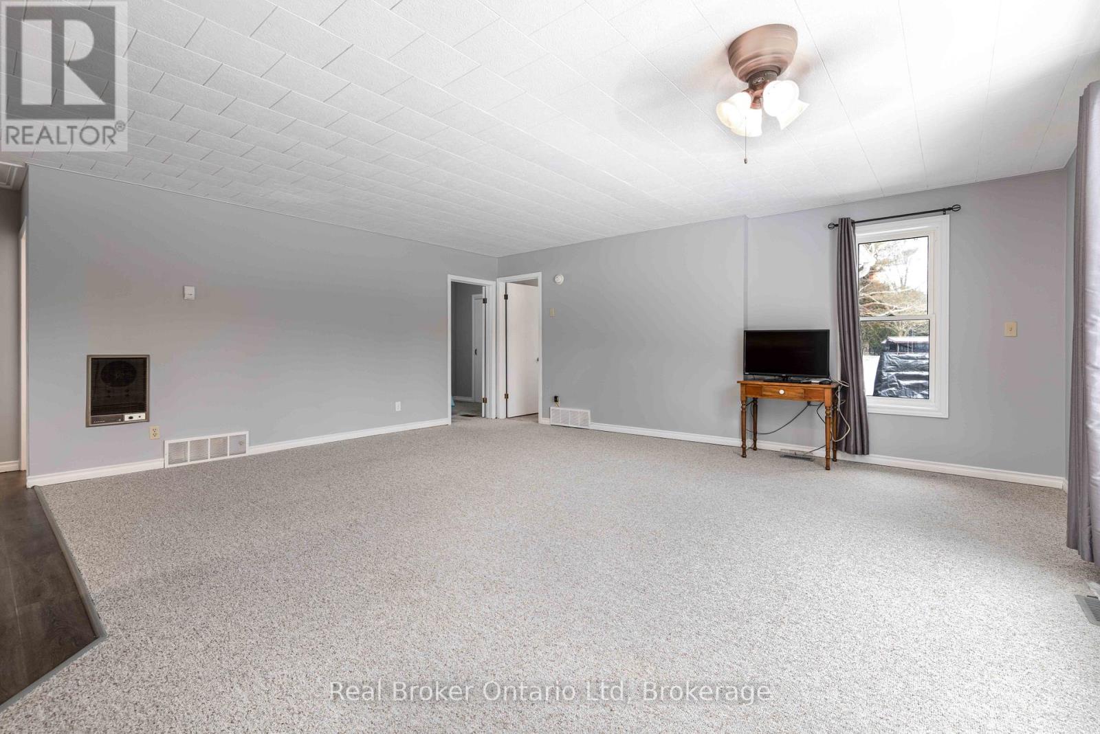 16 Twin River Drive N, South Bruce Peninsula, Ontario N0H 2T0 - Photo 8 - X12927748