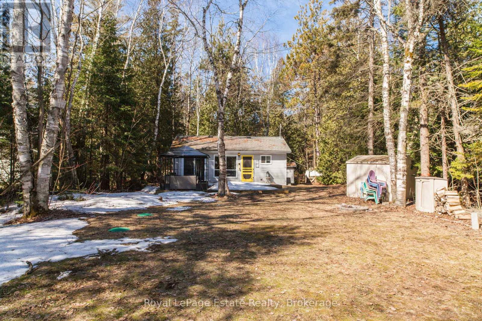 49 Thompson Avenue, Native Leased Lands, Ontario N0H 2G0 - Photo 2 - X12933980