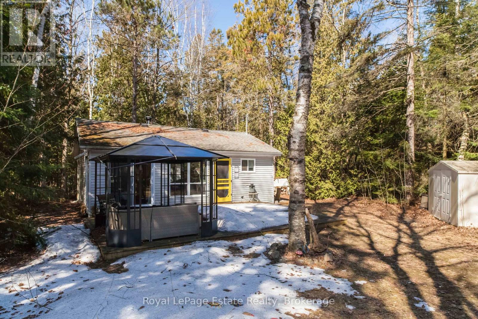 49 Thompson Avenue, Native Leased Lands, Ontario N0H 2G0 - Photo 6 - X12933980