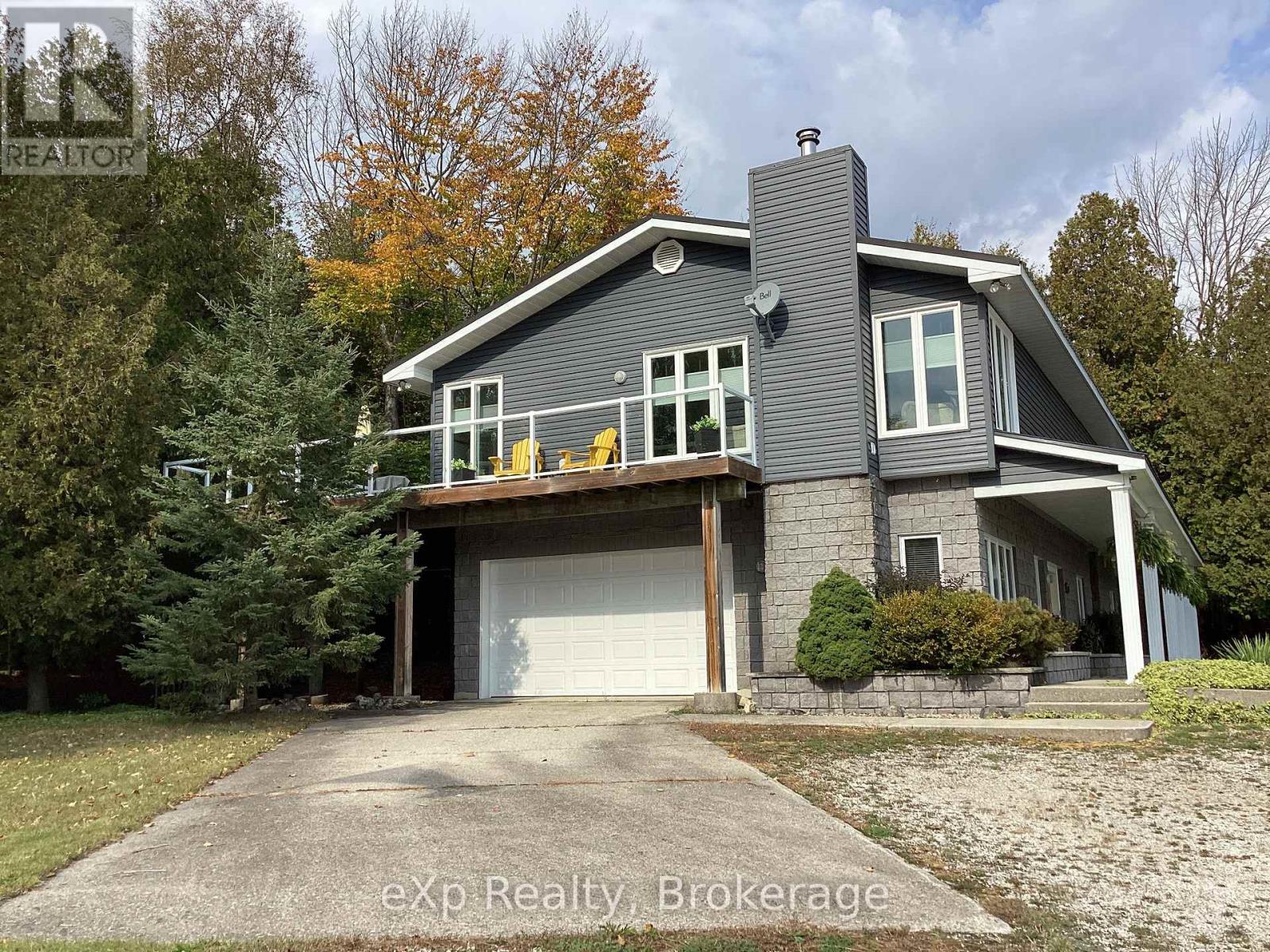 900 Berford Street, South Bruce Peninsula, Ontario N0H 2T0 - Photo 2 - X12934088