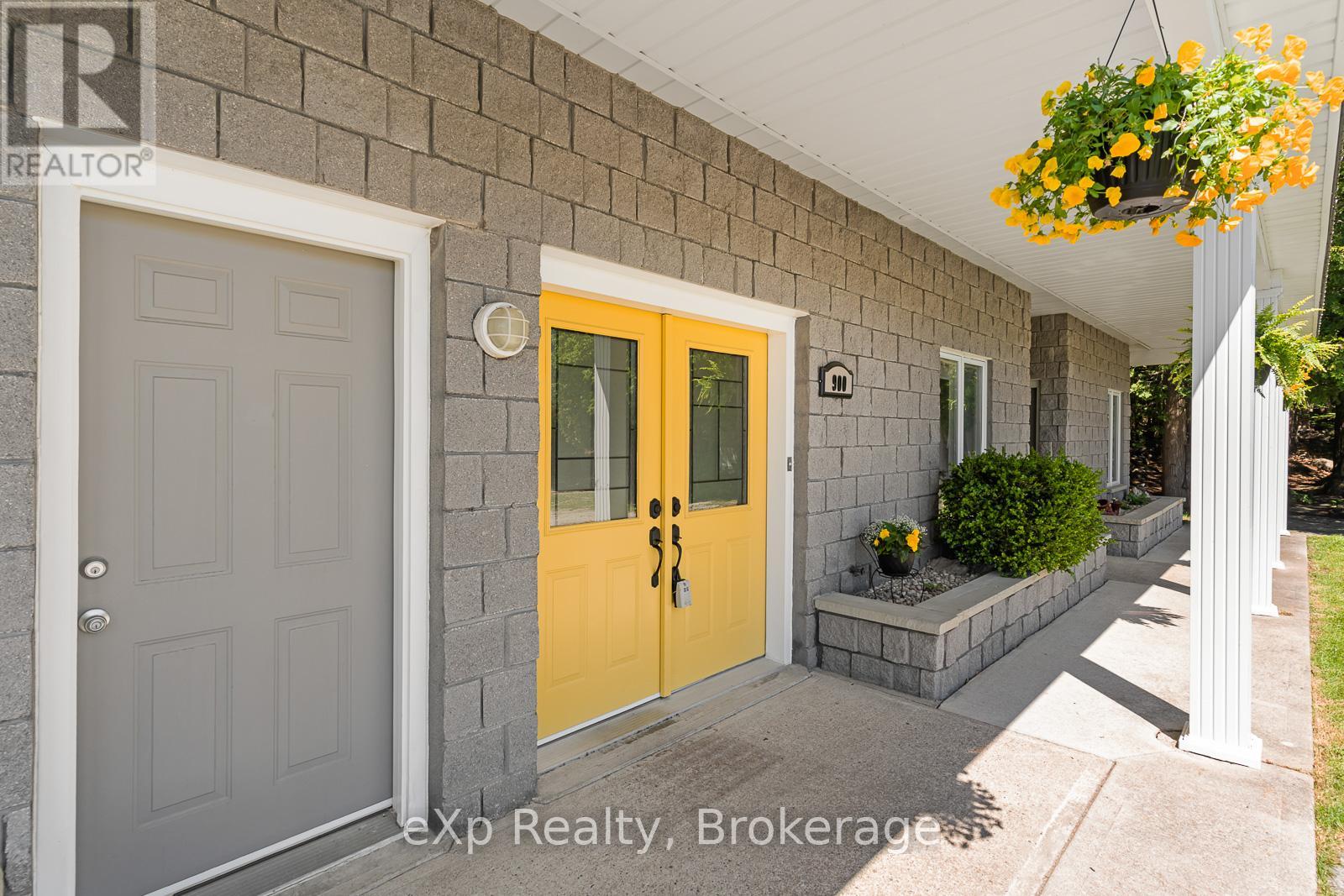 900 Berford Street, South Bruce Peninsula, Ontario N0H 2T0 - Photo 4 - X12934088