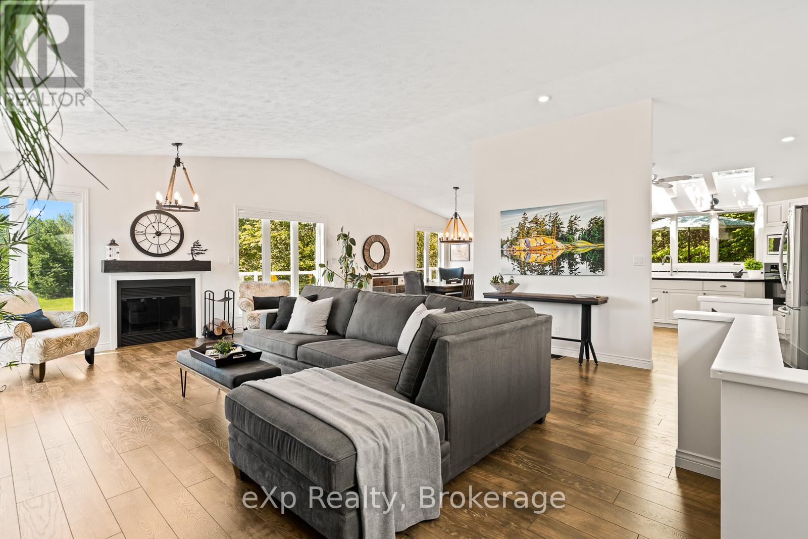 900 Berford Street, South Bruce Peninsula, Ontario N0H 2T0 - Photo 8 - X12934088